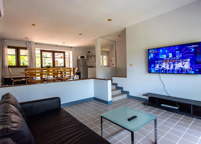 F4 Beach House Kitchen Bbq 3 Bedrooms Large Yard