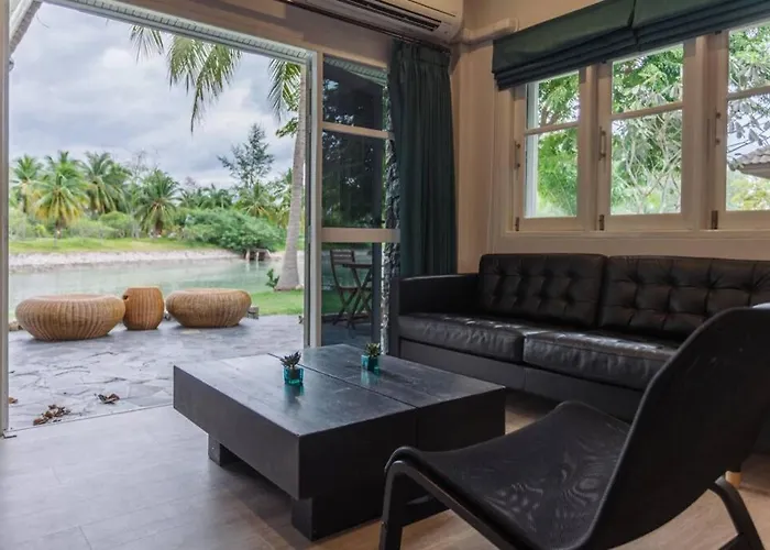 F5 3 Bed Rooms Beach House, Full Kitchen